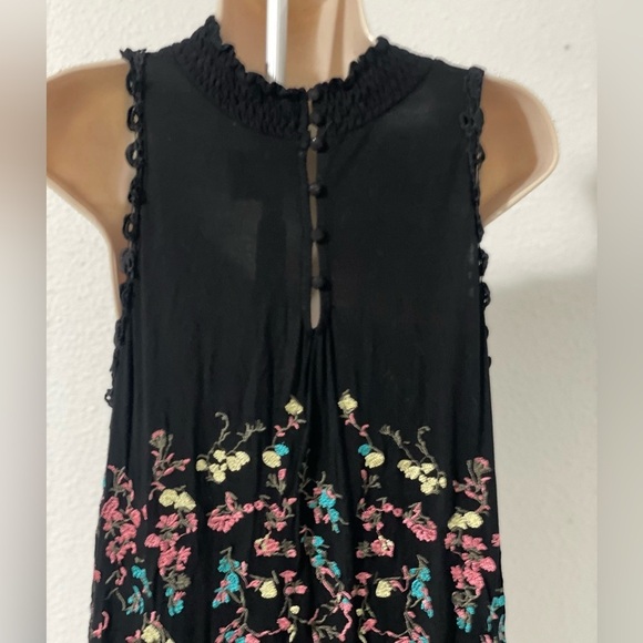 POL High Collar Embroidered Floral Sleeveless Top Size Small - Picture 7 of 13